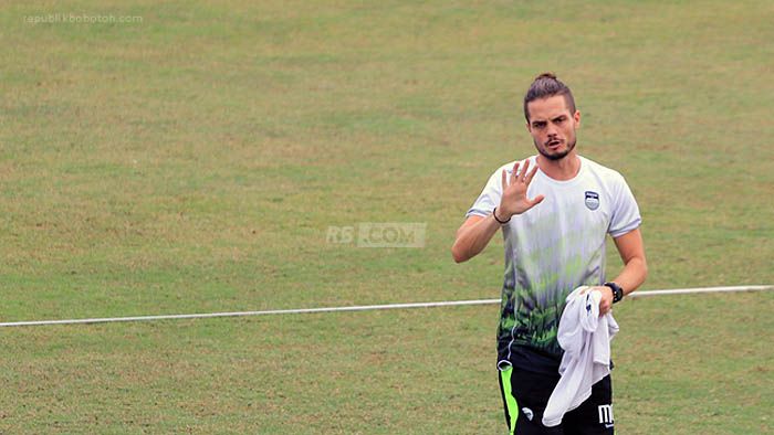 Kuasai Beberapa Bahasa, Ini Yang Paling Sulit Menurut Asisten Pelatih Persib