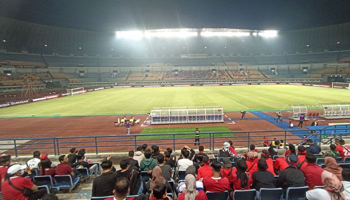 Antusiasme Pendukung Hiasi Laga Indonesia versus Curacao di Stadion GBLA