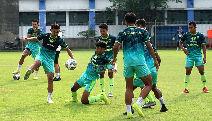 Persib Kembali Latihan Bersama, Sejumlah Pemain Absen