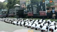 Polisi di Malang Sujud Massal, Minta Maaf Atas Tragedi Kanjuruhan