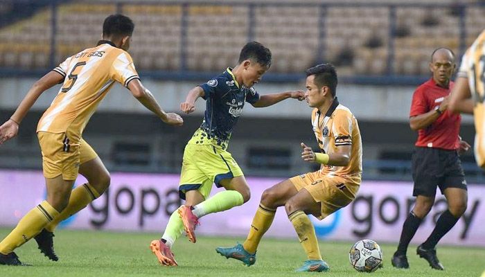 Arsan Makarin Idamkan Momen Cetak Gol dan Assist di Laga Persib vs Persija