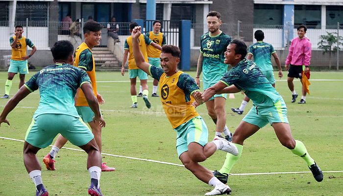 Suasana Latihan Persib Hari Ini di Stadion Sidolig