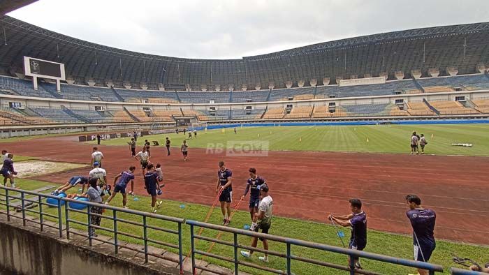 Persib Berlatih di GBLA, 8 pemain Absen