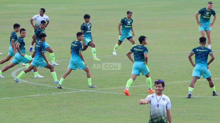 Persib Mencari Kekurangan Lewat Latihan Bersama Persikabo