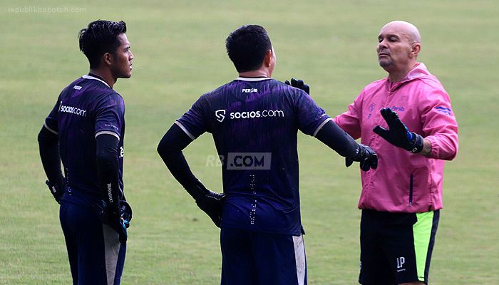 Direspons Dua Anak Asuhnya, Ini Kata Pelatih Kiper Persib Usai Takluk dari Persik