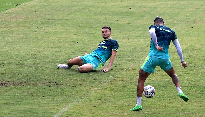 Kabar Kurang Baik Datang dari Marc Klok Jelang Laga Persib vs Persik