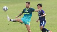 HT: Persib Unggul Sementara 1-0 Melalui Sepakan Penalti Marc Klok