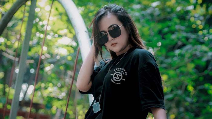 Prediksikan Menang, Gisel Minta Persib Tingkatkan Koordinasi Lini Belakang