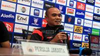 Kesehatan Thomas Doll Menurun, Absen Pimpin Persija di Markas Persib?