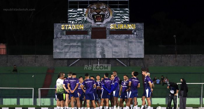 Luis Milla Menghilang di Latihan Persib Jumat Malam, Manu Ungkap Penyebabnya