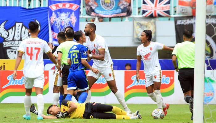 Respons Bobotoh Setelah Persib Dikalahkan PSM, Dikerjain Wasit...Dikebiri Hakim Garis!