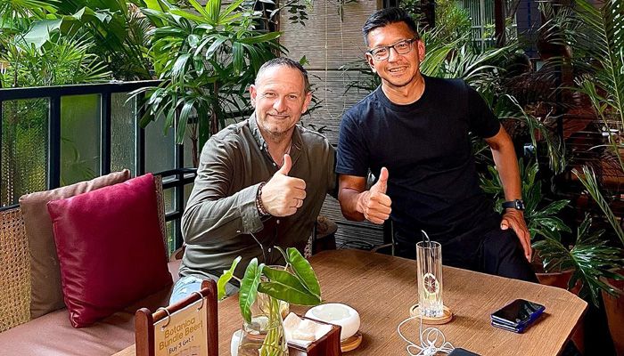 Dejan Antonic Bagikan Foto Bersama Bos Persib, Kode di Tengah Rumor Jadi Dirtek? Teddy Merespons