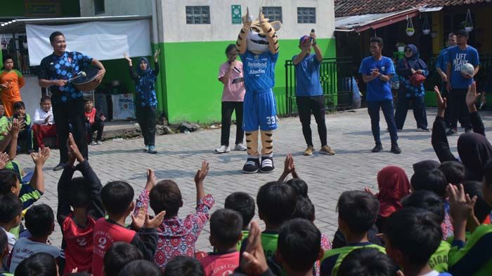 Kegiatan Persib di Lingkungan Pendidikan Disambut Antusias Para Siswa