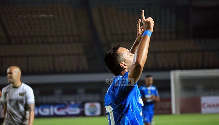 Ezra Walian Optimistis Persib Terus Berprogres dan Kompetitif