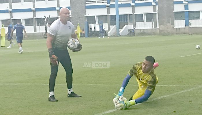 Baru Tiba Dari Qatar, Penjaga Gawang Belia Persib Langsung Lahap Menu Latihan Luizinho Passos