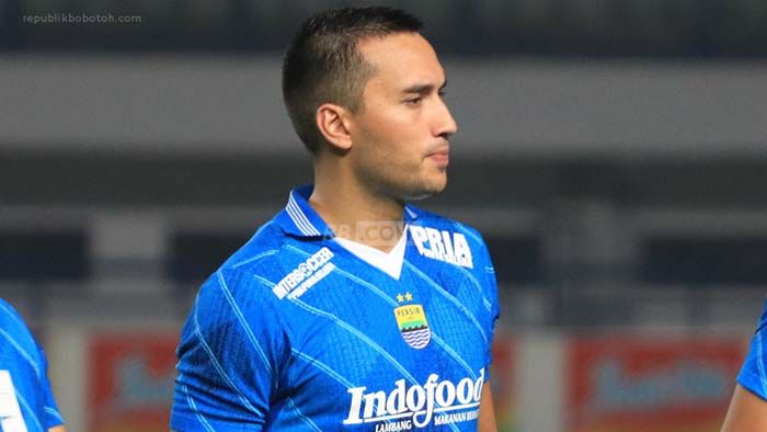 Bermain di Posisi Baru, Ezra Walian: Saya Bisa di Mana Saja