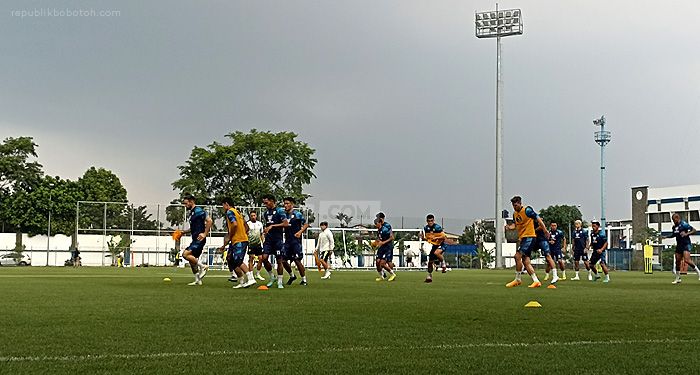 Kabar Persib Terbaru: 2 Pemain Absen, Satu Pemain Asing Berlatih Terpisah