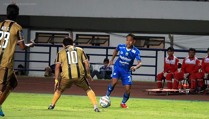 Beckham Tak Terbebani Target Tinggi Persib Bandung