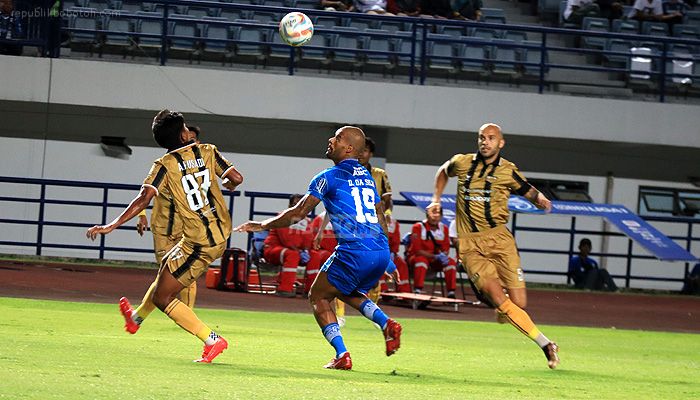 Reaksi Bobotoh setelah Persib Remis dengan Dewa United