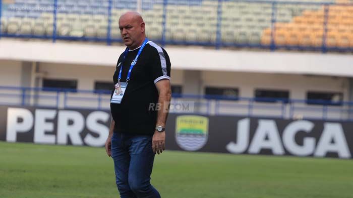 Ditanya soal Ini, Bojan Hodak Bereaksi tak Terduga: Siapa yang Peduli?