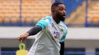 Hasil Pertandingan Persib vs Barito Putera: Levy Madinda Pecah Kebuntuan