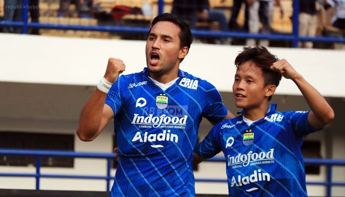 Selebrasi Spesial Ezra Walian Dipersembahkan untuk Mendiang Ibunda Tercinta