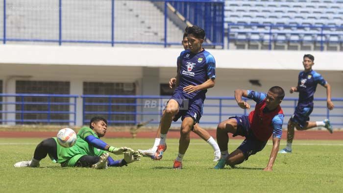 7 Pemain Persib Dipastikan Absen Lawan Persita 