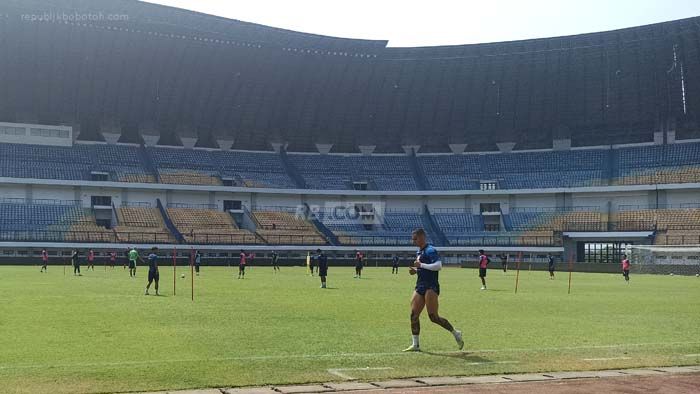 Kabar dari GBLA: Titik Terang Alberto Hingga Satu Kiper Persib Akhiri Latihan Lebih Cepat Karena Pendarahan