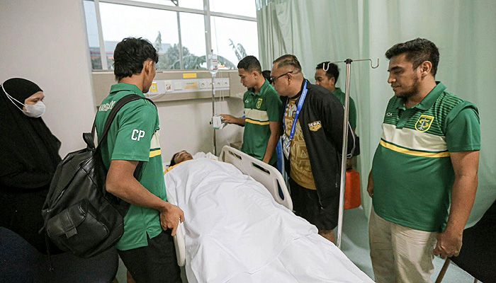 Bek Persebaya Absen Lawan Persib Akibat Aksi Brutal kepada Pemain Dewa United hingga Kolaps