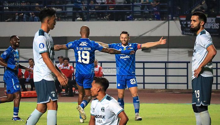 Persib Bakal Berbagi Tempat dengan Persita?