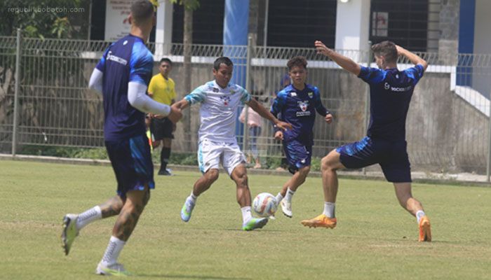 Pemain Persib Bersaing Ketat, Bojan Hodak: Bagus, Mereka Menunjukkan Rasa Laparnya