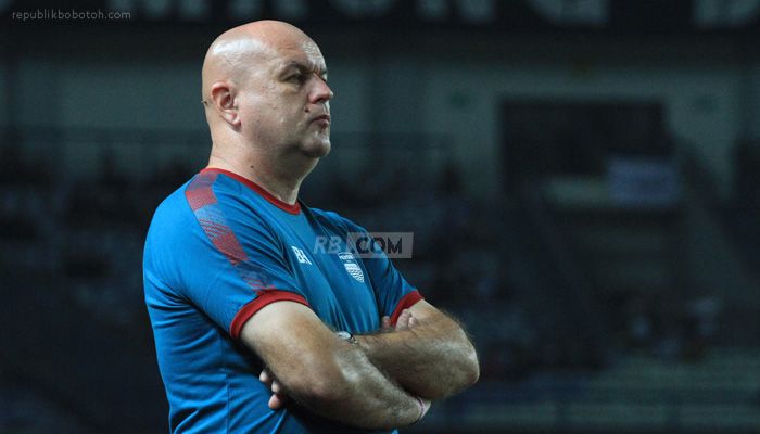 Suporter Persib Rusuh di Indomilk Arena, Bojan Hodak Sampaikan Pesan Ini Buat Bobotoh