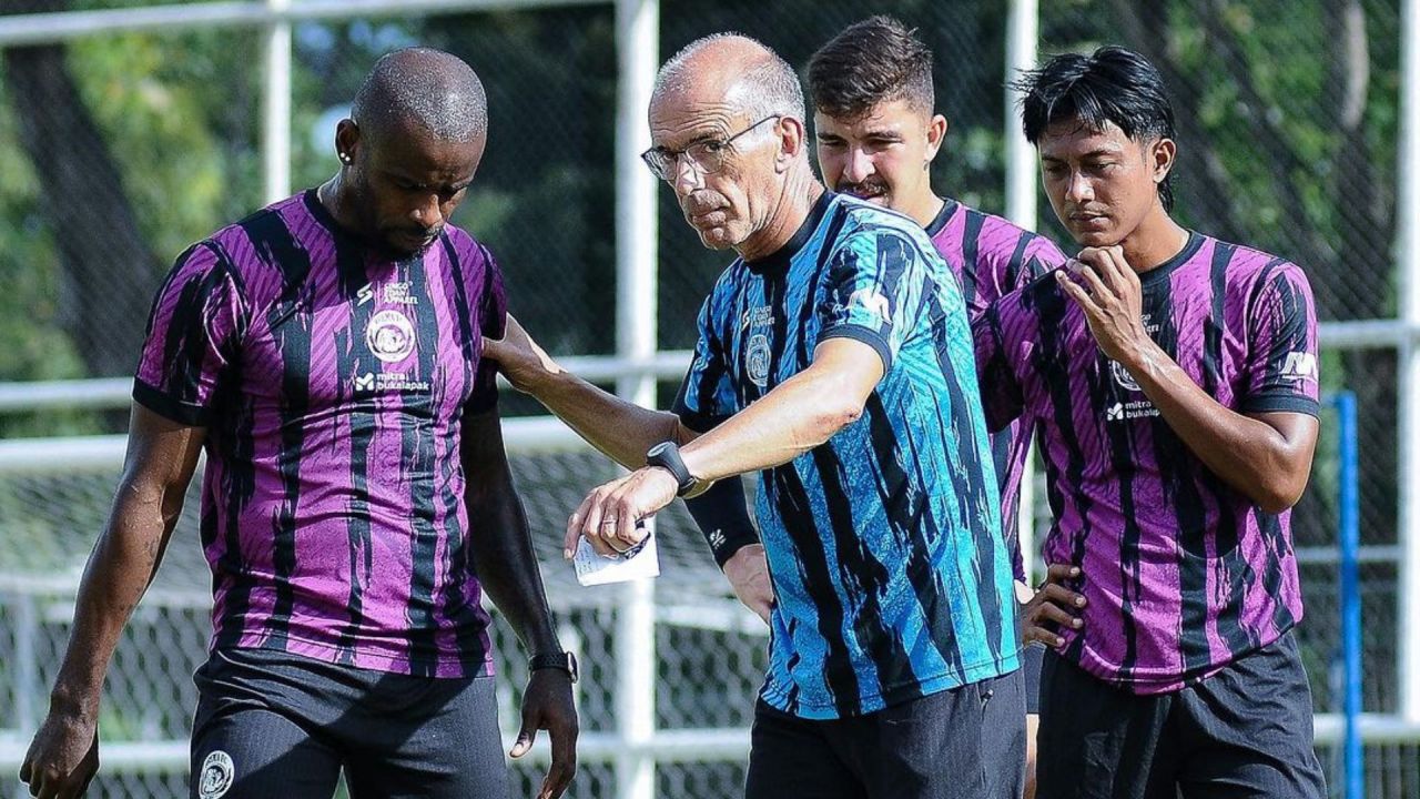 Pelatih Arema Bicara Taktik Mengalahkan Persib di Kandangnya, Tak Ada Hal Mustahil dalam Sepak Bola