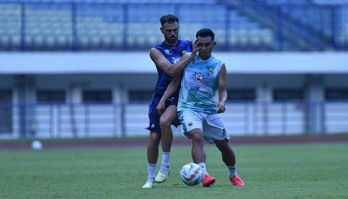 Gelandang Persib Tyronne del Pino Bersyukur Bisa Kembali Bermain 90 Menit 