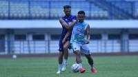 Gelandang Persib Tyronne del Pino Bersyukur Bisa Kembali Bermain 90 Menit 