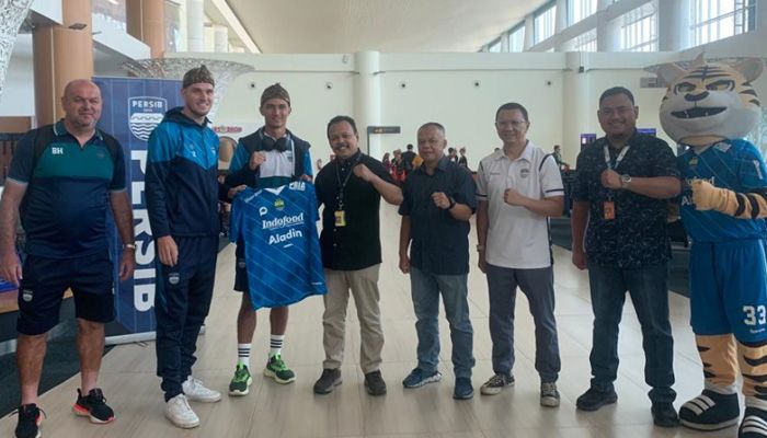 Bertolak ke Bali, Skuad Persib Disambut Meriah di Bandara BIJB Kertajati