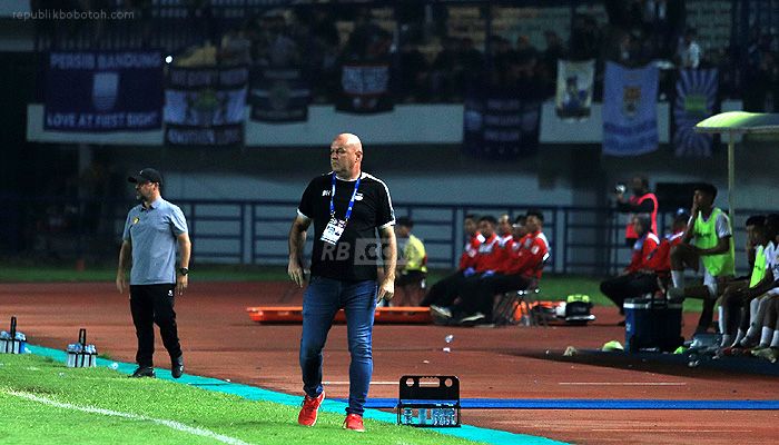 Bulan Desember 2023 Jadi Mimpi Buruk untuk Bojan Hodak dan Persib