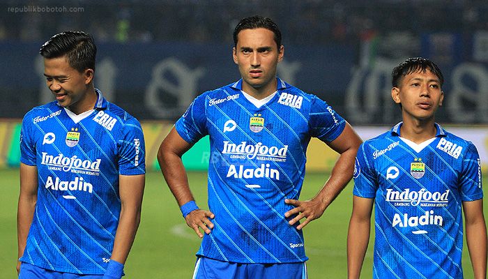 Bojan Hodak Sebut Ezra Walian Sempat Menunggu sebelum Memutuskan Hengkang, Begini Ceritanya