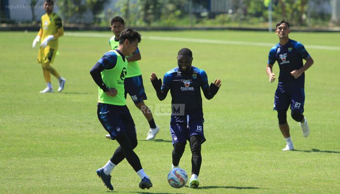 Levy Madinda Pamitan, Sampaikan Pesan Menyentuh Buat Persib