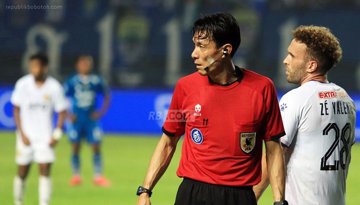 Komentar Bojan Hodak Soal Kepemimpinan Wasit Asal Jepang di Laga Persib vs Persik