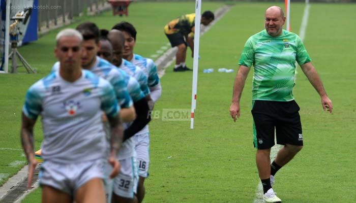 Persib Siap Lepas Sejumlah Pemainnya, Ini Penjelasan Bojan Hodak