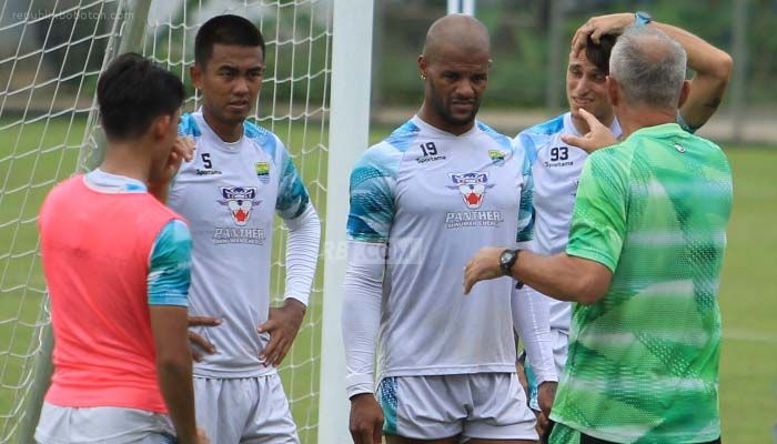 Goran Paulic Tegaskan, Persib Saat Ini Butuh Lebih Banyak Pemain di Kotak Penalti