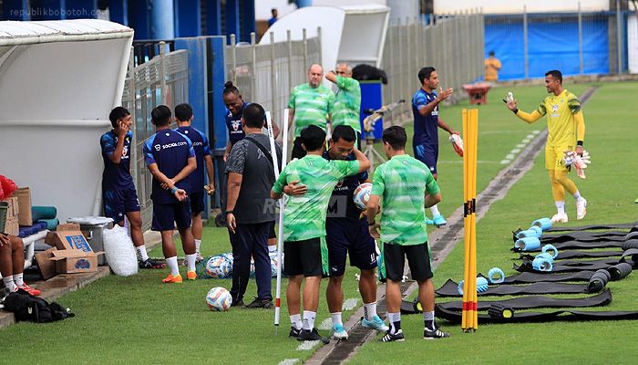 Bojan Hodak Pastikan tidak Ada Pemain Persib yang 'Kegemukan'