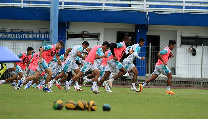 Begini Cara Staf Pelatih Persib Jaga Mood Para Pemain