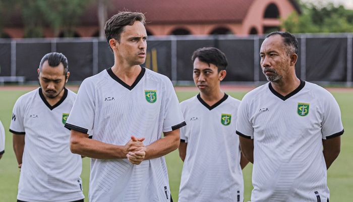 Resmi Ditunjuk Jadi Pelatih Persebaya yang Sedang Terpuruk, Begini Komentar Paul Munster