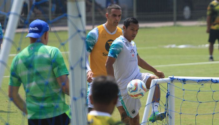 Alberto Rodriguez Pastikan Tidak Ada Masalah Dengan Ferdiansyah