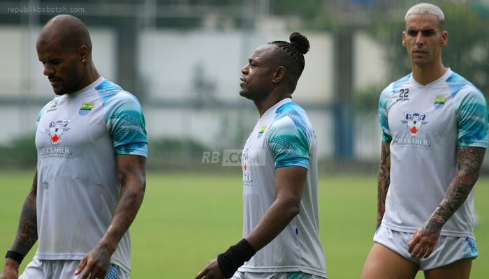 Pemain Persib Mengeluh, Ini Penyebabnya