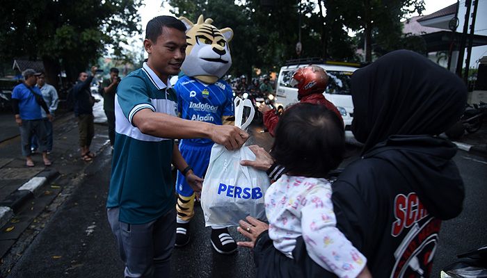 Persib Gelar Sauyunan dengan Cara Berbagi Iftar