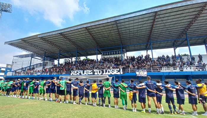 Bikin Merinding, Bobotoh Suntik Motivasi Tim Persib di Sesi Latihan, Lawan, Serang, Taklukan!