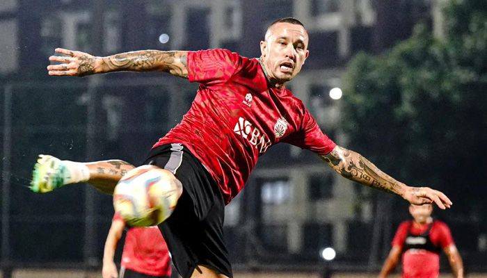 Ditanya soal Radja Nainggolan, Begini Respons Bojan Hodak